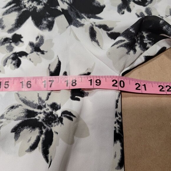 West Kei Size S White w/ Black and Gray Floral Bubble Hem Blouse - Picture 10 of 14